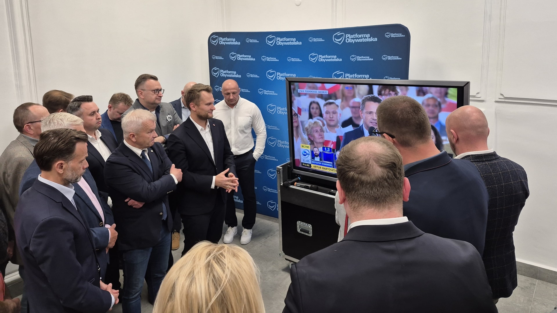 Reakcje w podlaskich sztabach po ogłoszeniu wyników sondażowych