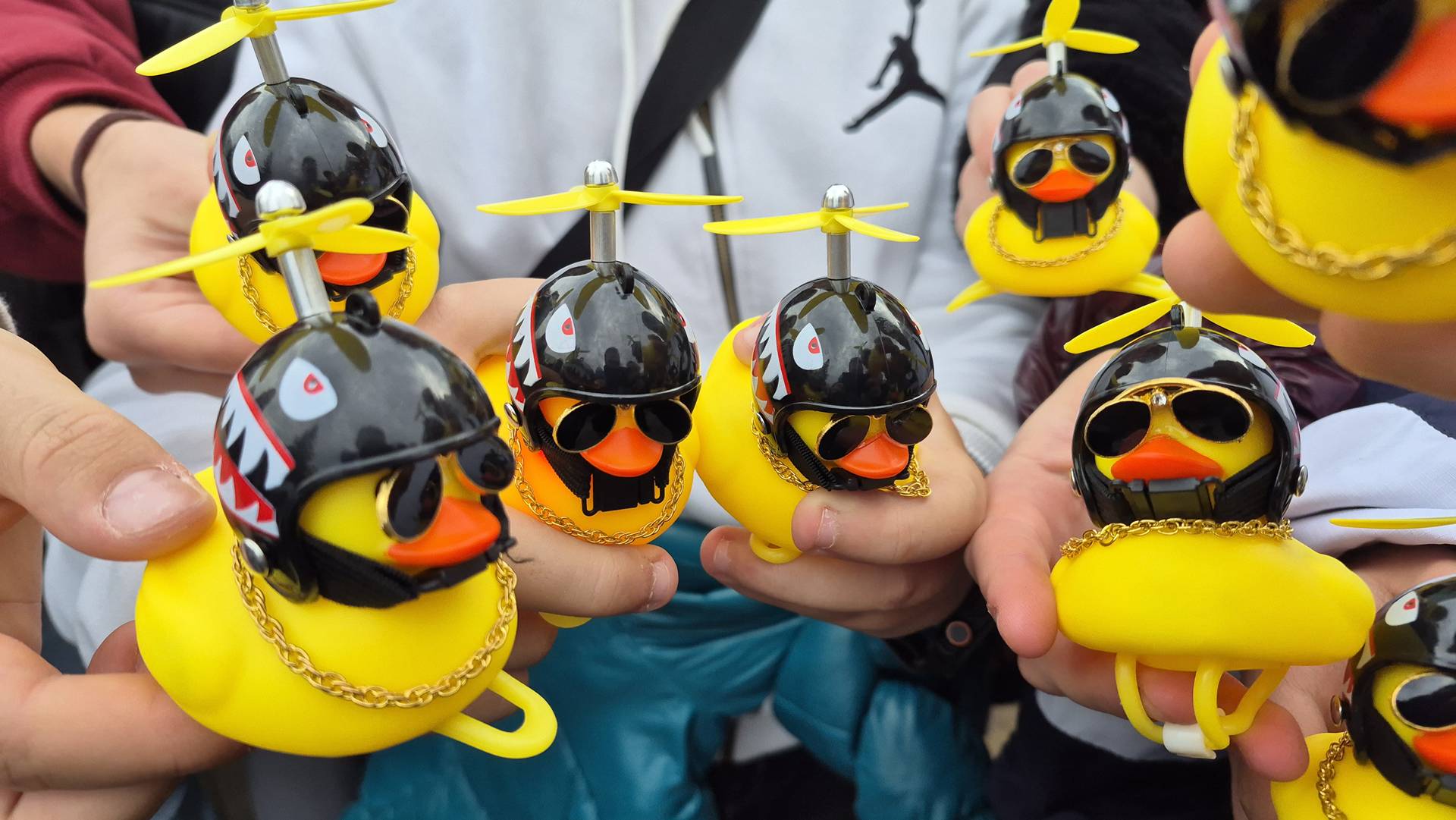 Kaczki, kaski i hulajnogi - uczniowie zachęcają do bezpiecznej jazdy