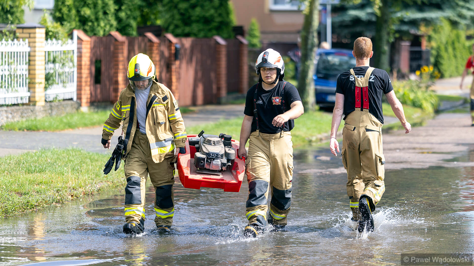 Zalane ulice w Łomży po gwałtownym deszczu. W całym regionie obowiązuje ostrzeżenie przed burzami [zdjęcia]