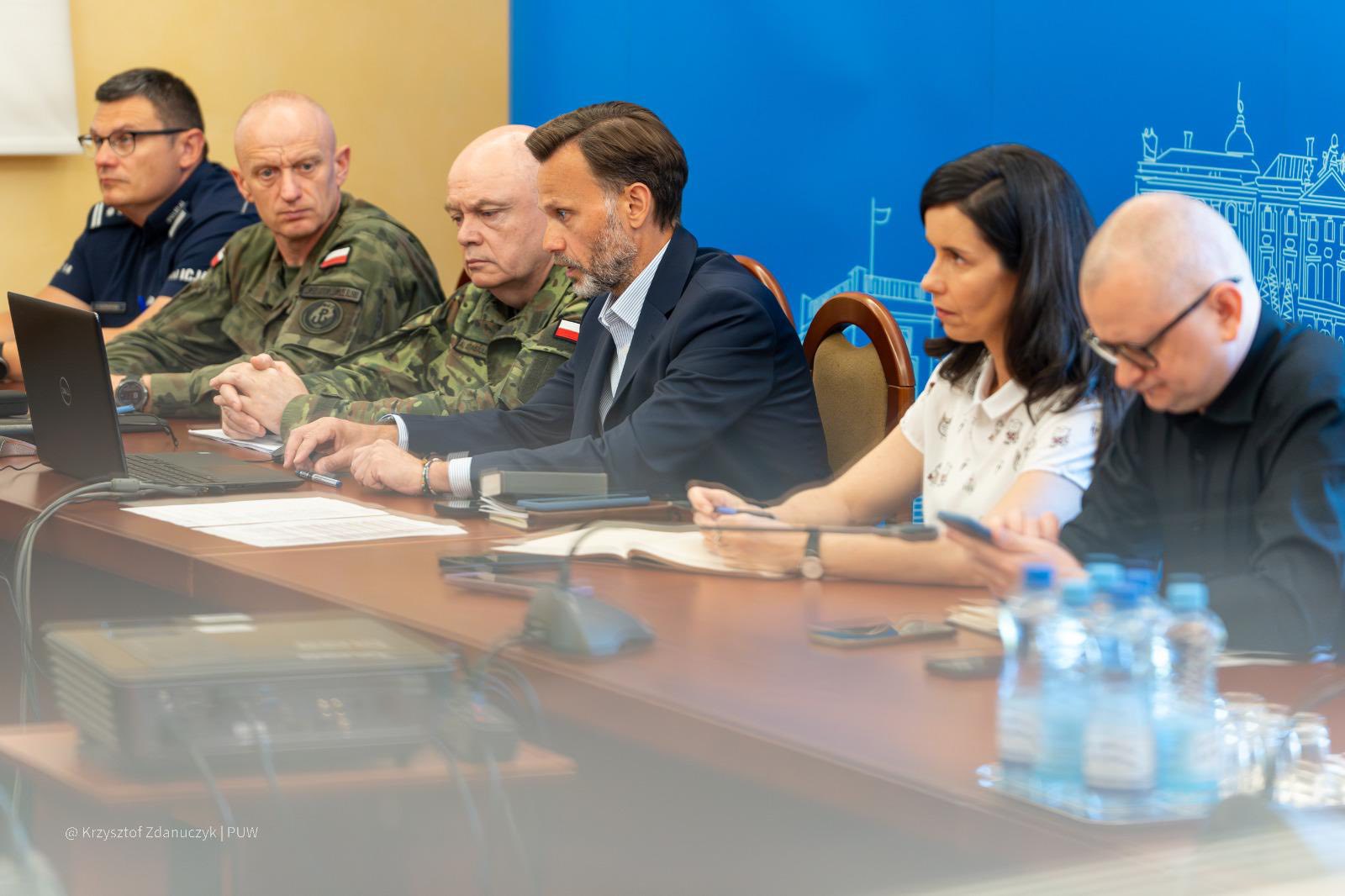 Wojewoda spotkał się z samorządowcami i służbami. Tematem organizacja kontroli na granicy polsko-litewskiej