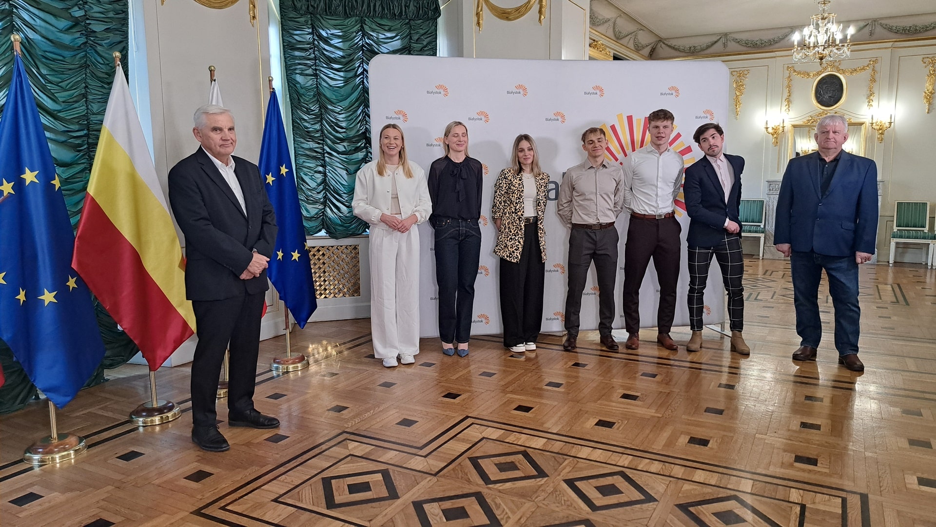 Prezydent Tadeusz Truskolaski wręczył nagrody zawodnikom i trenerce Juvenii