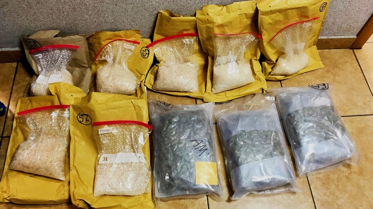 Hajnowscy policjanci zlikwidowali internetowy sklep, oferujący narkotyki i zatrzymali dwie osoby