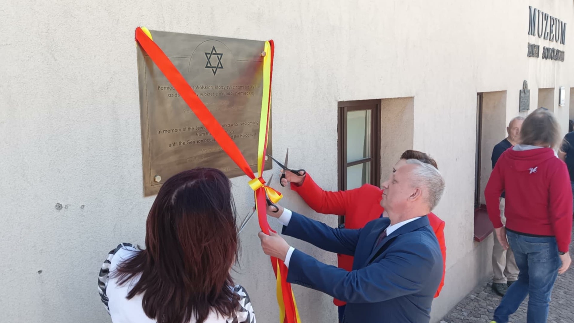 Sokółka pamięta o swoich dawnych mieszkańcach - w mieście odsłonięto tablicę upamiętniającą społeczność żydowską