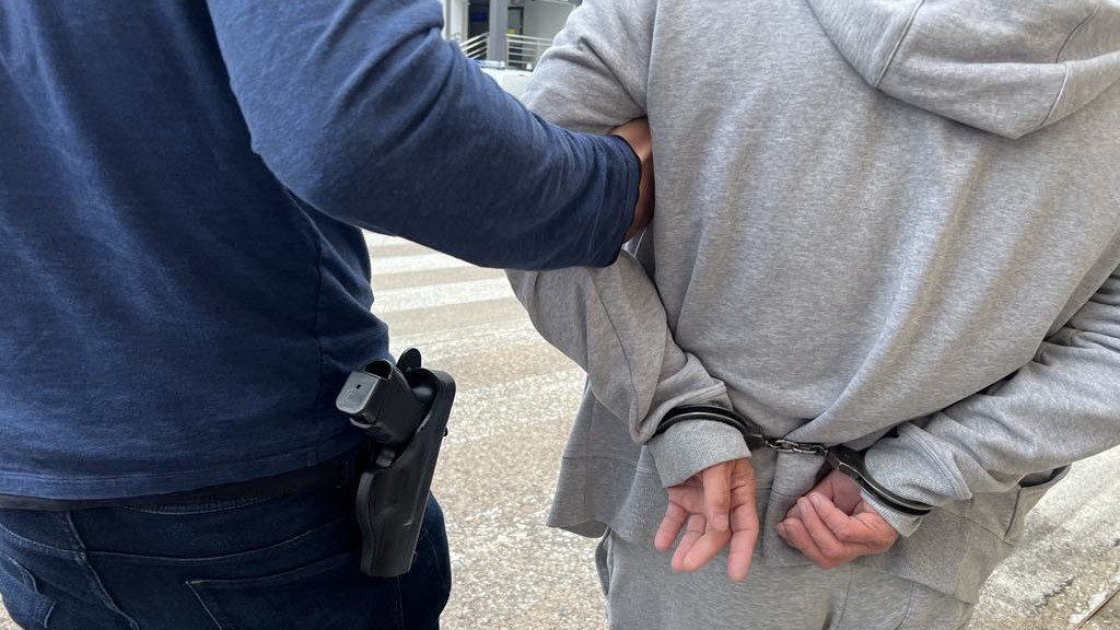 Podszył się pod kuriera i odebrał 45 tys. zł. Trafił do aresztu