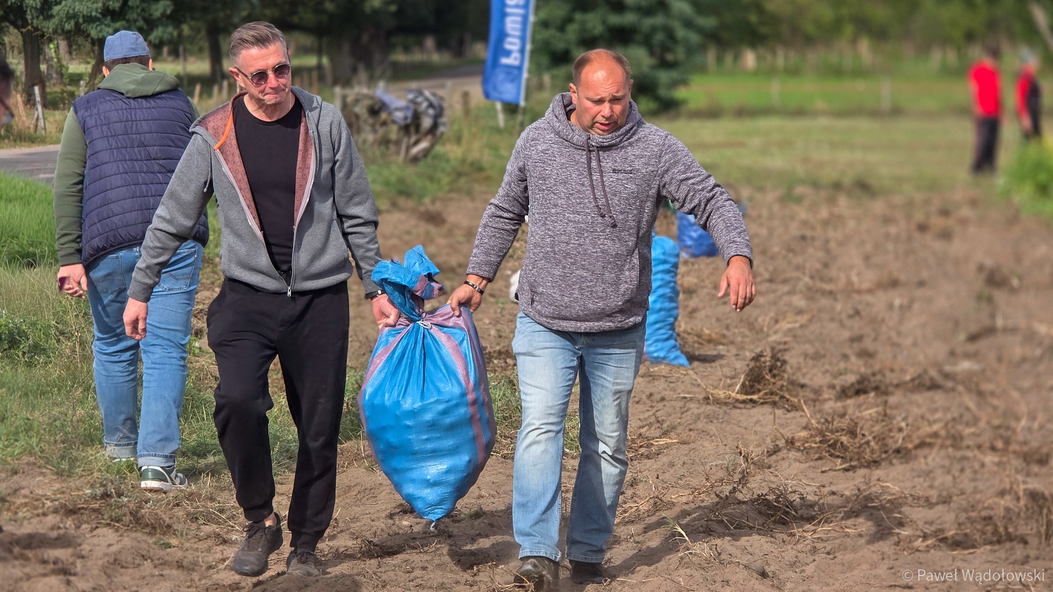 Z motyką i wiklinowym koszykiem na powiatowe wykopki do gminy Zawady