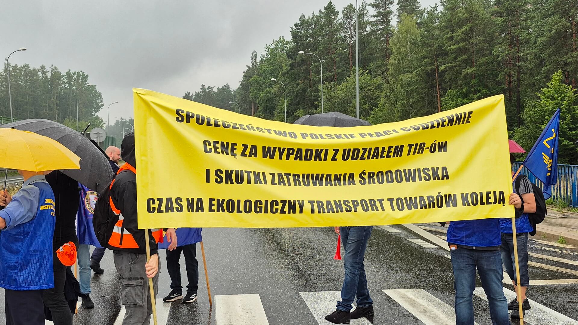Kolejarze wyszli na ulice i drogi. Protestują przeciwko polityce transportowej państwa