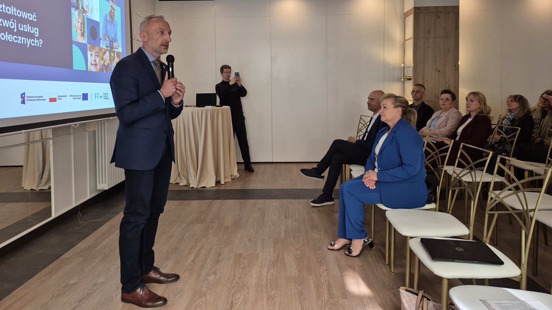 Jak złożyć wniosek do programu "Premia społeczna"? Szkolenie samorządów