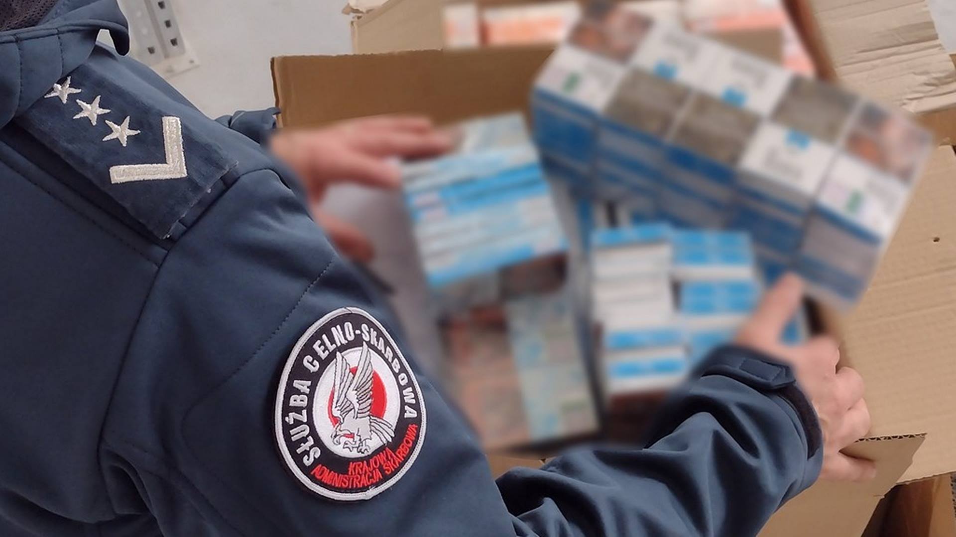 Próba przemytu papierosów w skrytkach w samochodzie