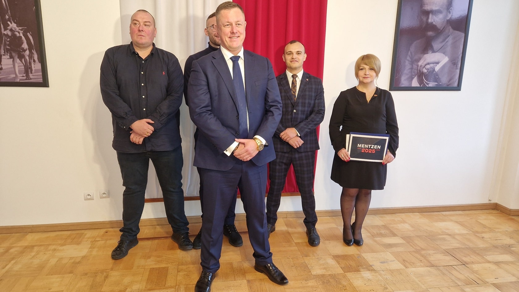 Poseł Michał Połuboczek zachęcał mieszkańców do podpisywania się pod petycją