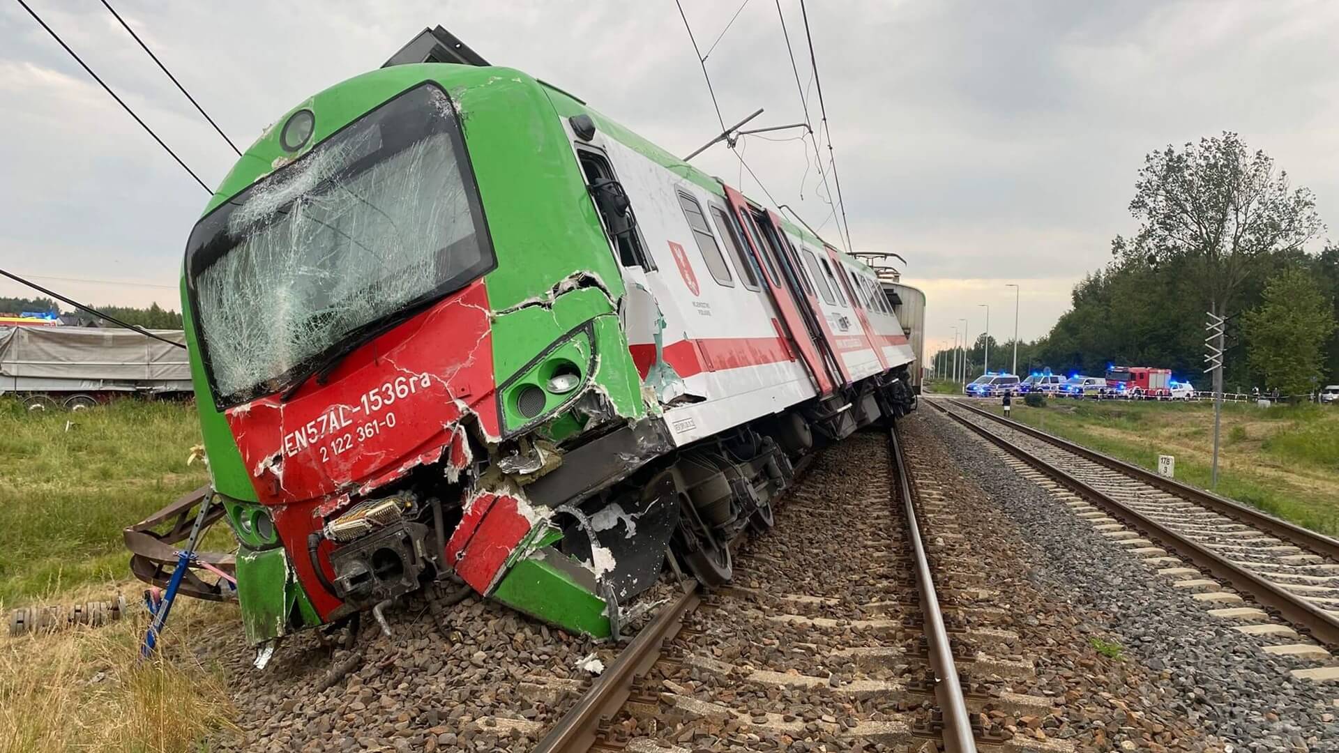 W Sokółce zderzyły się pociąg i ciężarówka. Jedna osoba trafiła do szpitala
