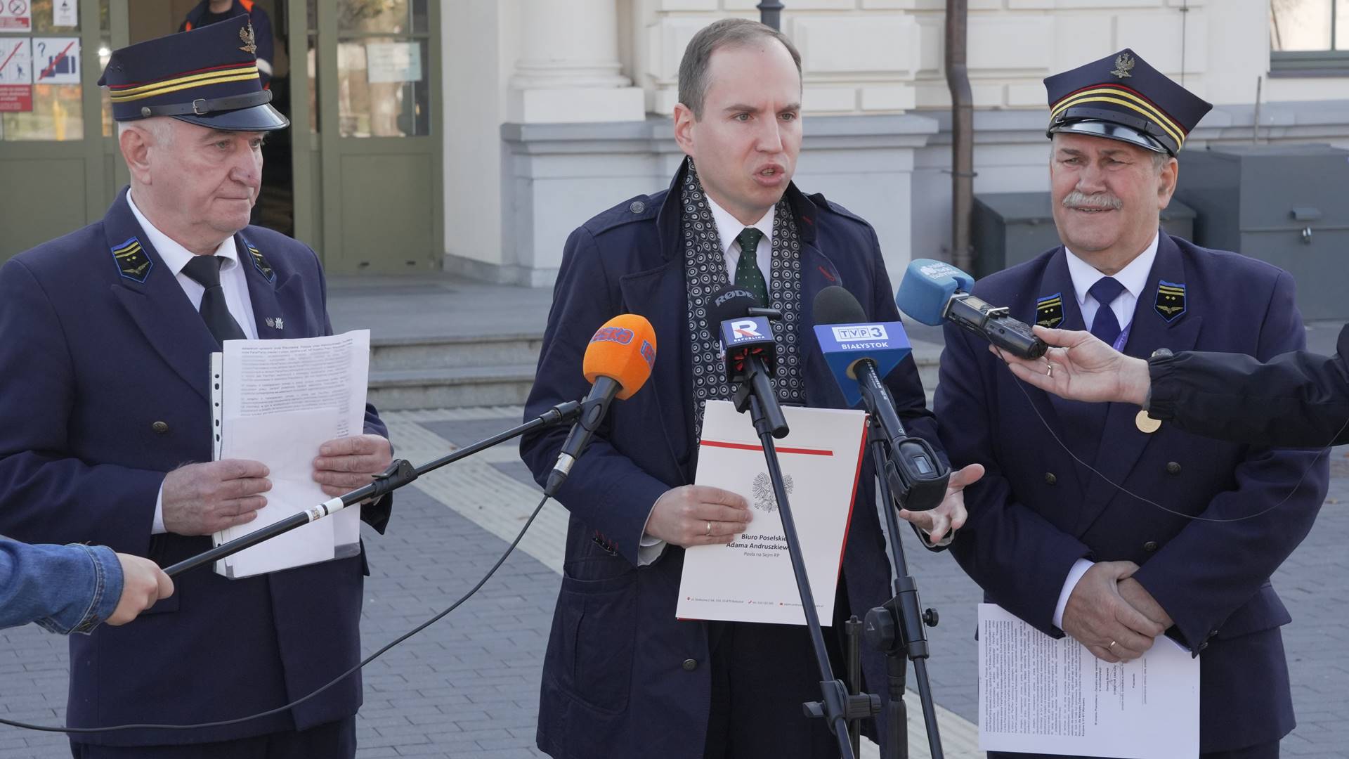 Pracownicy PKP Cargo otrzymują wymówienia umów o pracę - w tej sprawie ma interweniować poseł PiS Adam Andruszkiewicz