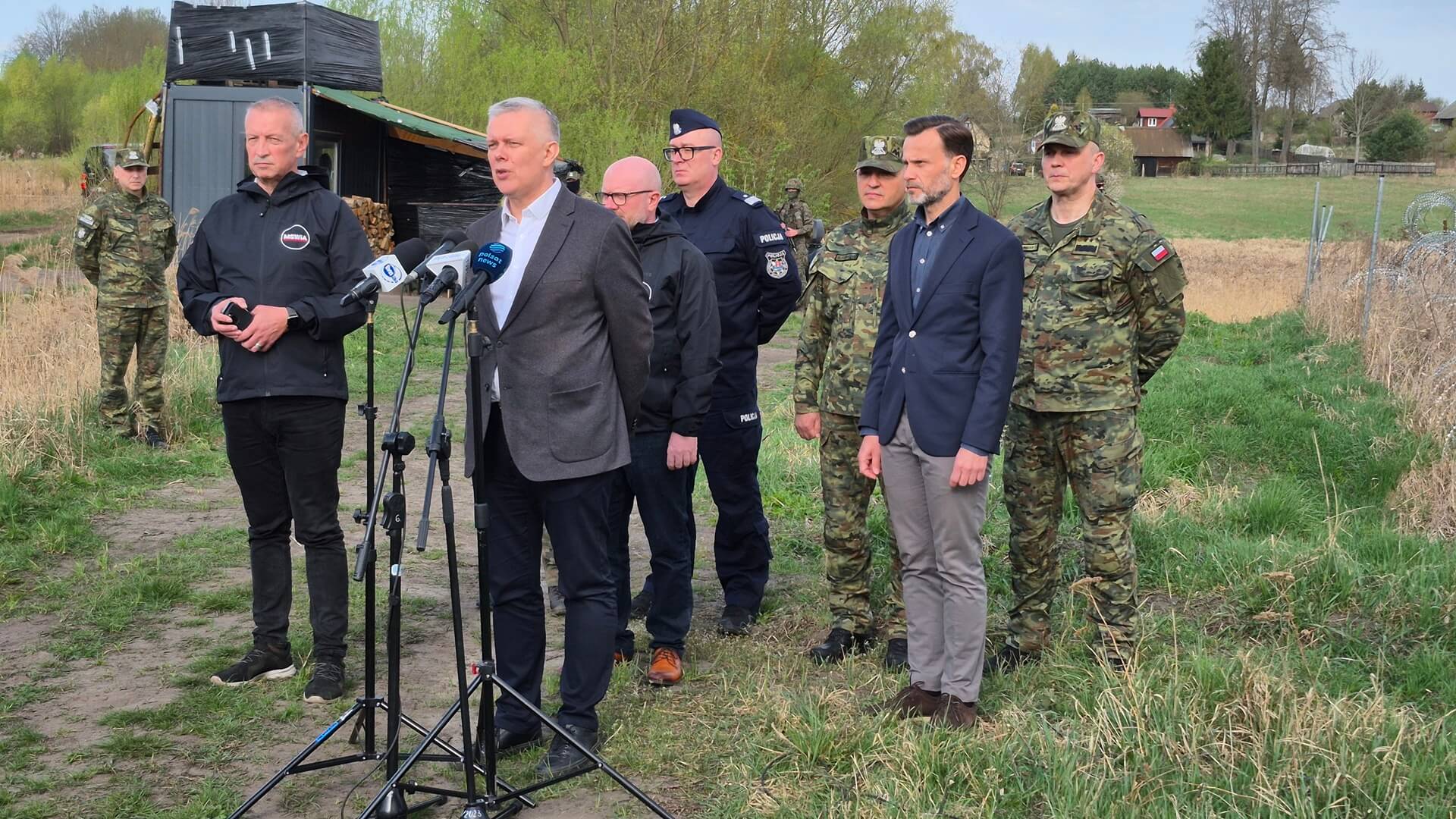 Szef MSWiA w Bobrownikach: Na Podlasiu jest bezpiecznie [zdjęcia]