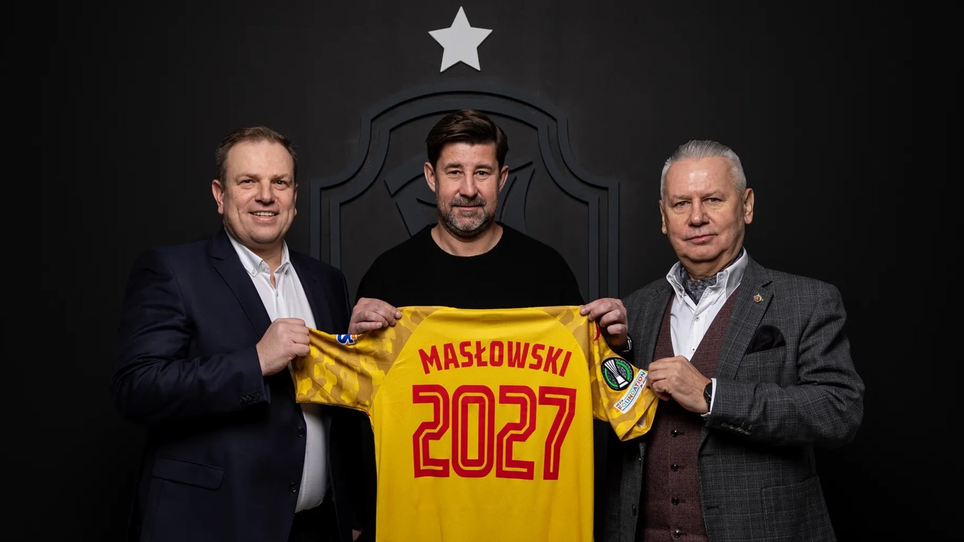 Dyrektor sportowy Jagiellonii Białystok Łukasz Masłowski przedłużył umowę z klubem