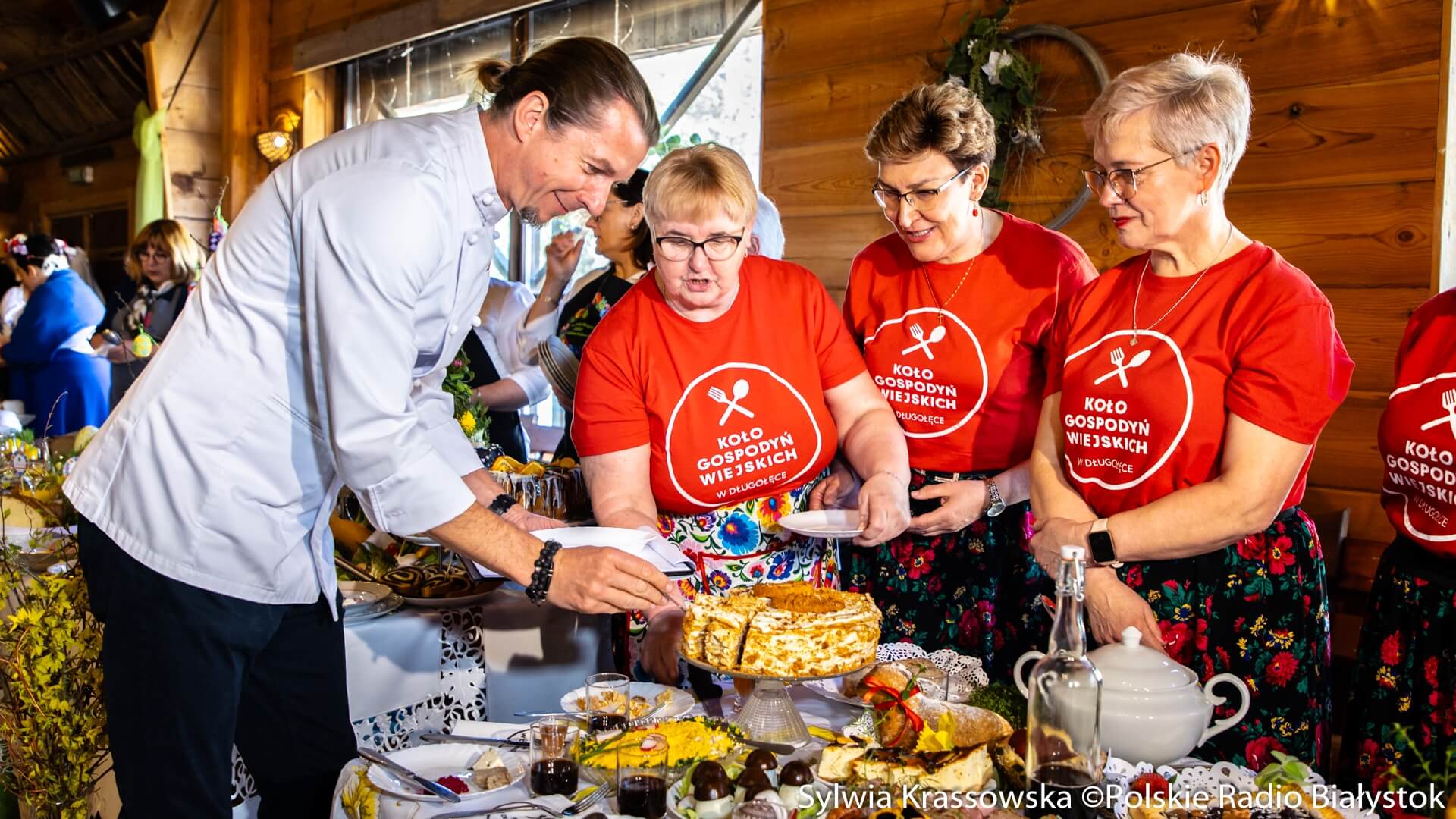 Wielkanocne pyszności i Karol Okrasa w jury. Gospodynie z Podlasia walczyły na smak i tradycję [zdjęcia]