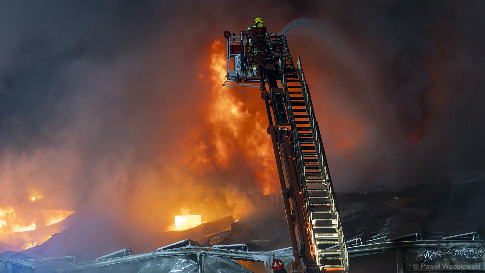 Pożar przy al. Legionów - niewykluczone podpalenie
