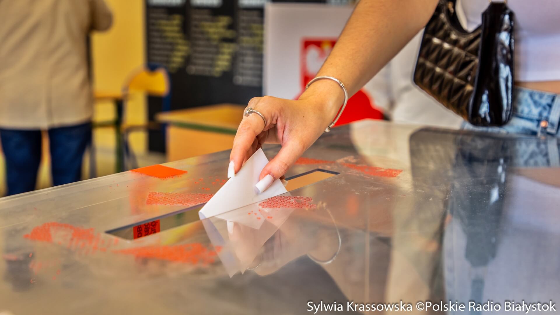 Exit poll: Rafał Trzaskowski przed Karolem Nawrockim - różnica minimalna