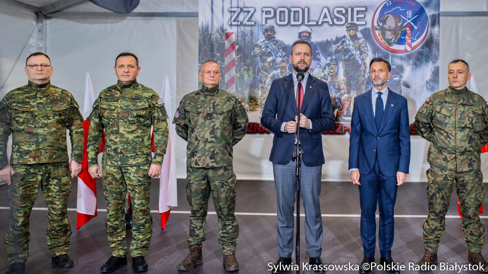 Szef MON: Polska jest dziś bezpieczniejsza, a ochrona granicy to nasze prawo i obowiązek [zdjęcia]