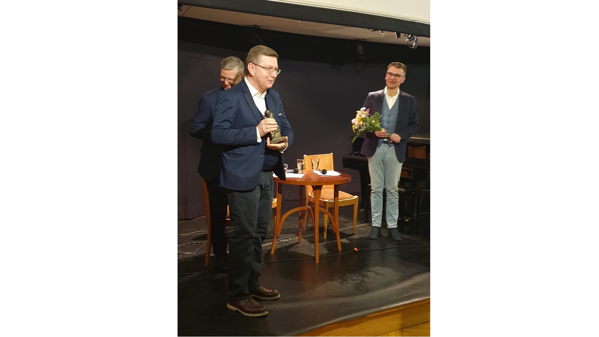 Profesor Jarosław Ławski uhonorowany nagrodą środowiska Topoi MISTRZ