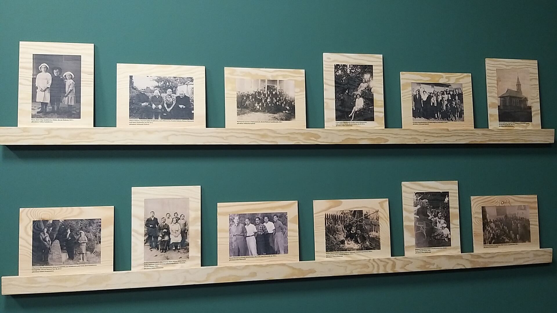 Wystawę "Na tatarskim szlaku" możemy oglądać bezpłatnie w Centrum Zamenhofa w Białymstoku