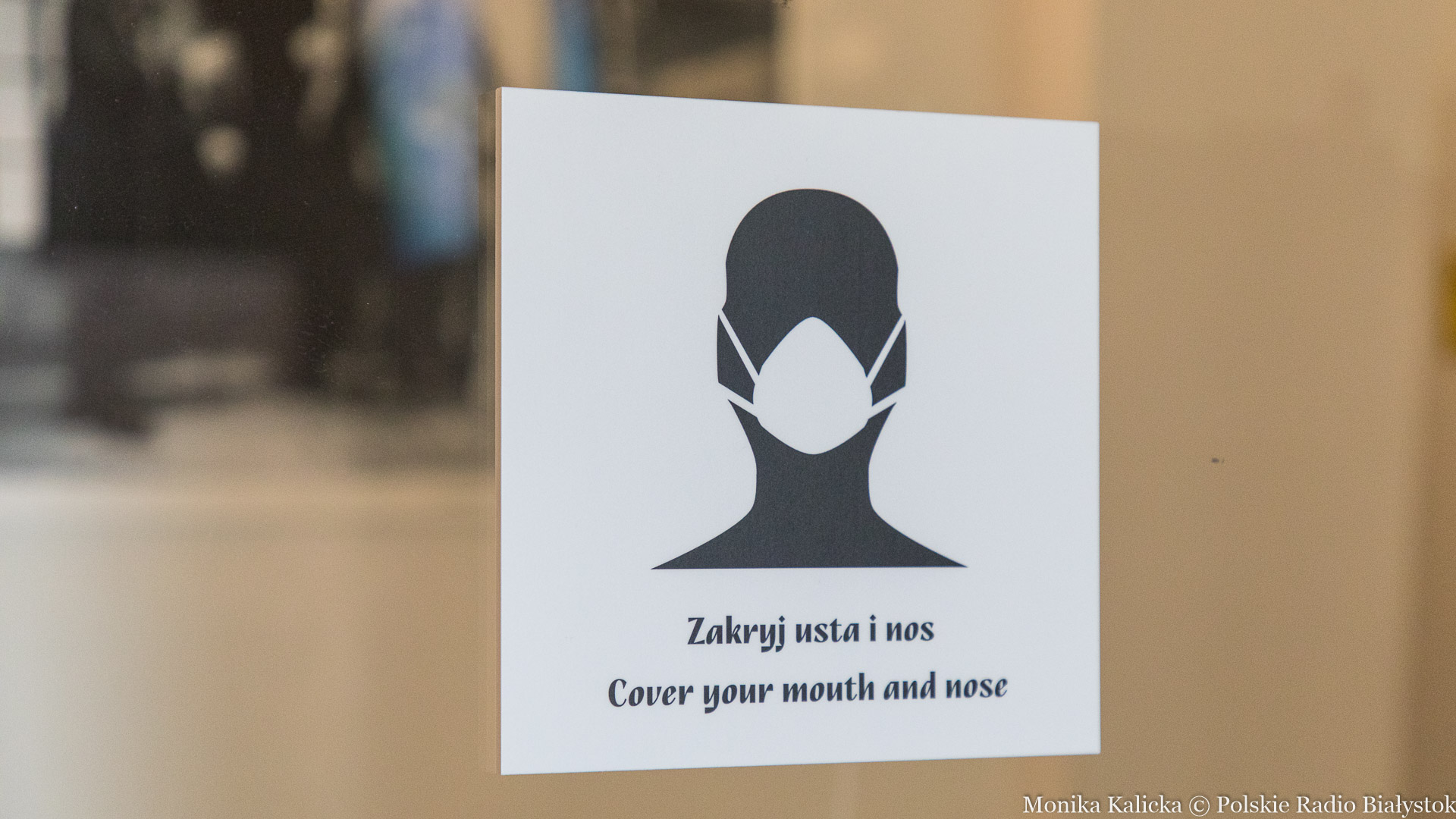 Wiemy od kiedy maseczki w wolnej przestrzeni będą obowiązkowe w strefie czerwonej i w żółtej