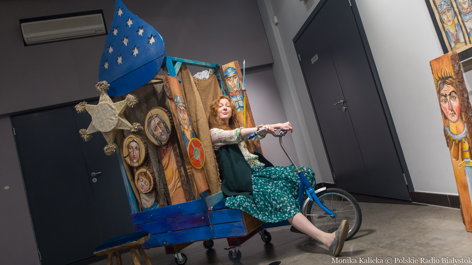 Kultura online - wystawa prac Łucji Grzeszczyk, "Kopciuszek" online i cykl spotkań malarskich w Augustowie