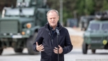 Donald Tusk w Wojskowym Zgrupowaniu Zadaniowym Podlasie w Karakulach, 11.05.2024, fot. Joanna Szubzda
