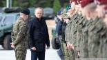 Donald Tusk w Wojskowym Zgrupowaniu Zadaniowym Podlasie w Karakulach, 11.05.2024, fot. Joanna Szubzda