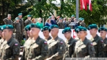 Przekazanie flagi z budynku Sejmu żołnierzom 18. Białostockiego Pułku Rozpoznawczego, 16.07.2024, fot. Joanna Szubzda