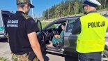 Kobieta zatrzymana na polsko-litewskiej granicy. Przewoziła nielegalnych migrantów, 13.07.2025, źródło: SG/X
