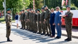 Przekazanie flagi z budynku Sejmu żołnierzom 18. Białostockiego Pułku Rozpoznawczego, 16.07.2024, fot. Joanna Szubzda