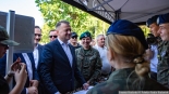 Mariusz Błaszczak na pikniku wojskowym w Czarnej Białostockiej, fot. Joanna Szubzda