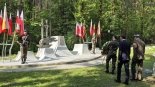 Wojewoda podlaski i żołnierze upamiętnili białostoczan, którzy w lipcu 1943 r. zginęli z rąk hitlerowców, 15.07.2025, fot. Marcin Gliński