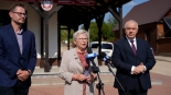 Konferencja prasowa z udziałem Jacka Sasina i prof. Bogumiły Jędrzejewskiej, źródło: PiS Podlaskie