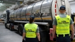 Transport ponad 30 tys. litrów paliwa zatrzymali pod Suwałkami funkcjonariusze Służby Celno-Skarbowej, fot: Podlaska KAS